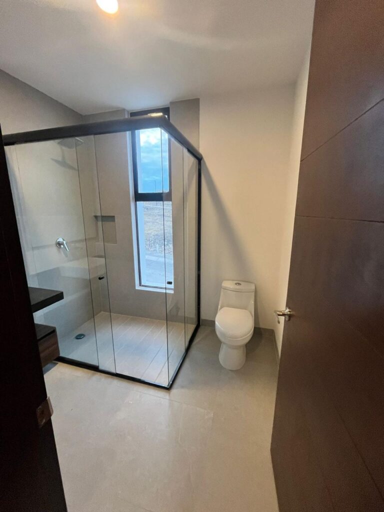 Venta Casas Capital Sur Coto Paris Querétaro Saint Marie Inmobiliaria BAÑO 2