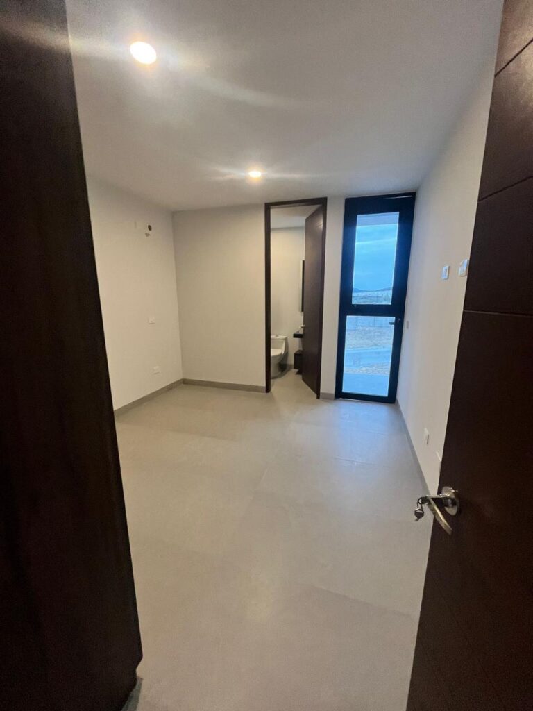 Venta Casas Capital Sur Coto Paris Querétaro Saint Marie Inmobiliaria RECÁMARA CON BAÑO 2