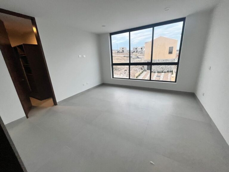 Venta Casas Capital Sur Coto Paris Querétaro Saint Marie Inmobiliaria RECÁMARA CON VESTIDOR