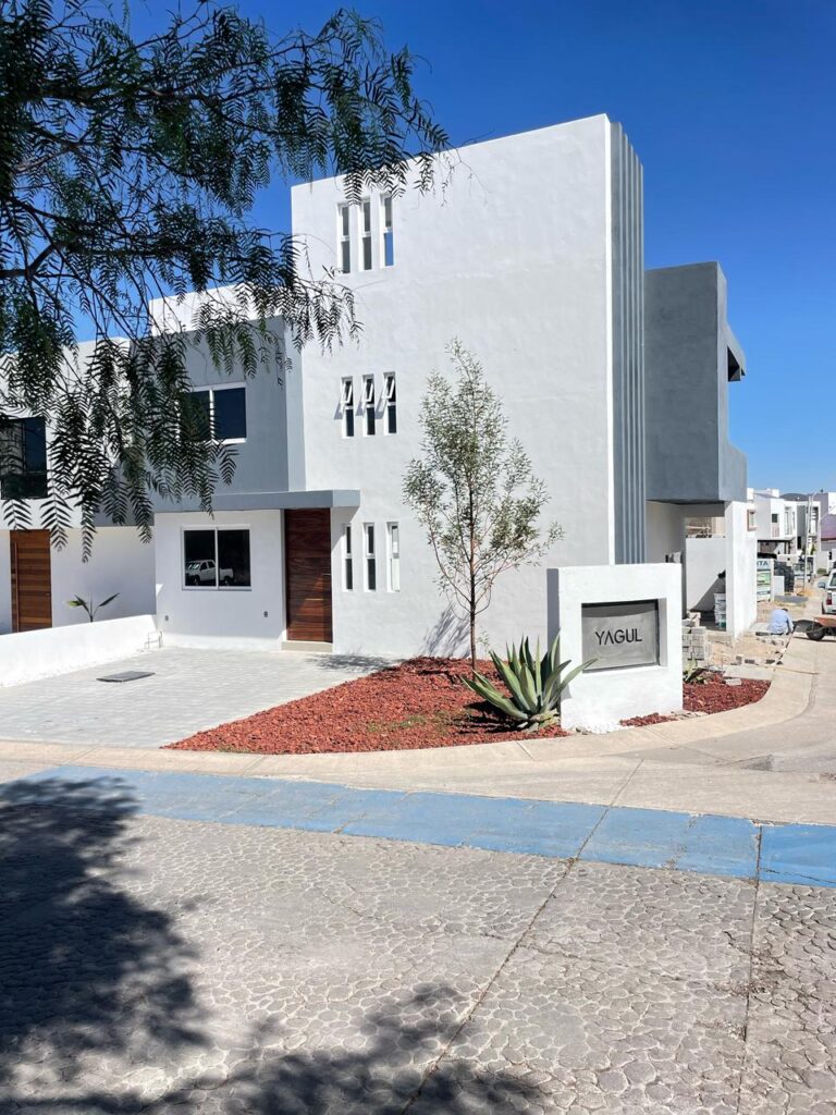 Propiedades en Venta Grand Juriquilla Casa 2 Saint Marie Inmobiliaria Fachada