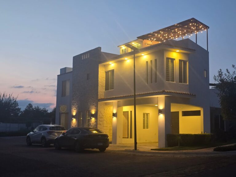fachada-casa-premium-amueblada-ciudad-maderas-marques-queretaro-01