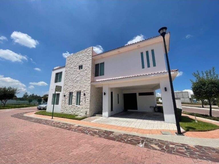 fachada-casa-premium-amueblada-ciudad-maderas-marques-queretaro-22