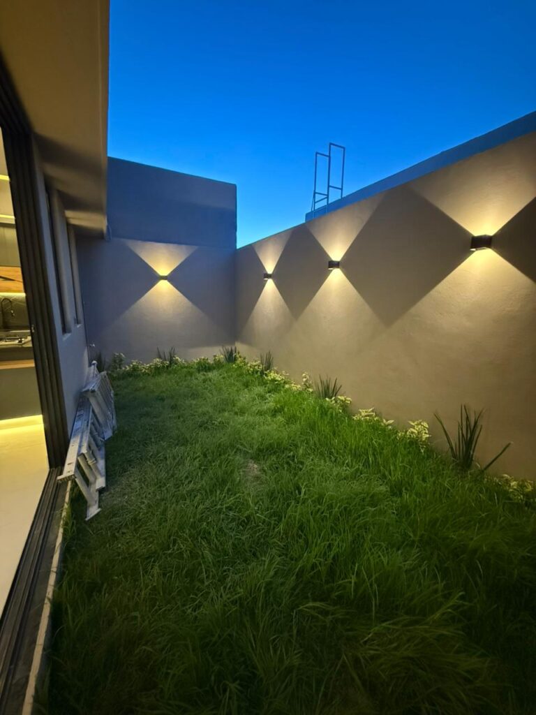 venta-casa-47-jardin-iluminacion-coto-dublin-capital-sur-el-marques-queretaro-14