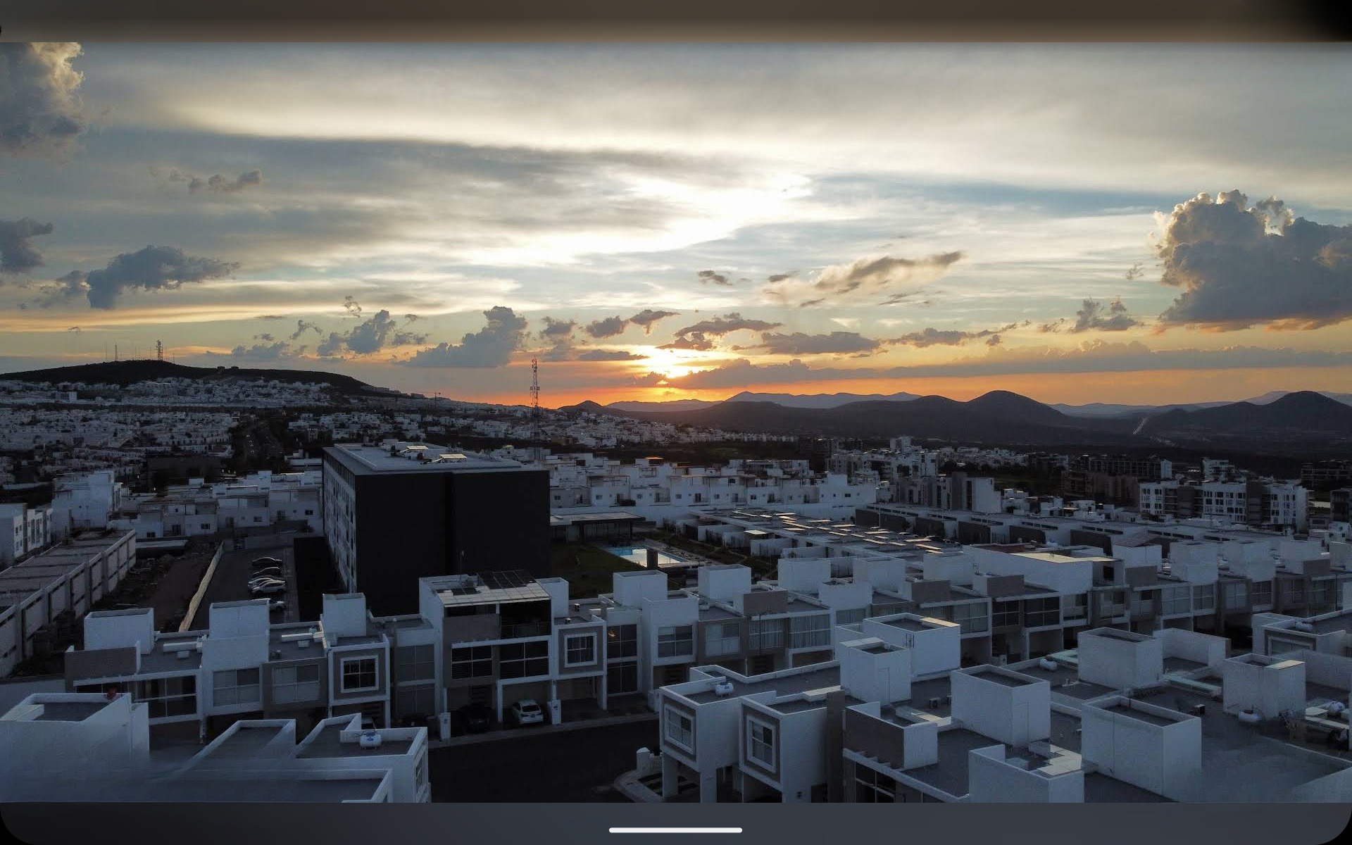 Vista final panorámica de Zibatá con horizonte urbano